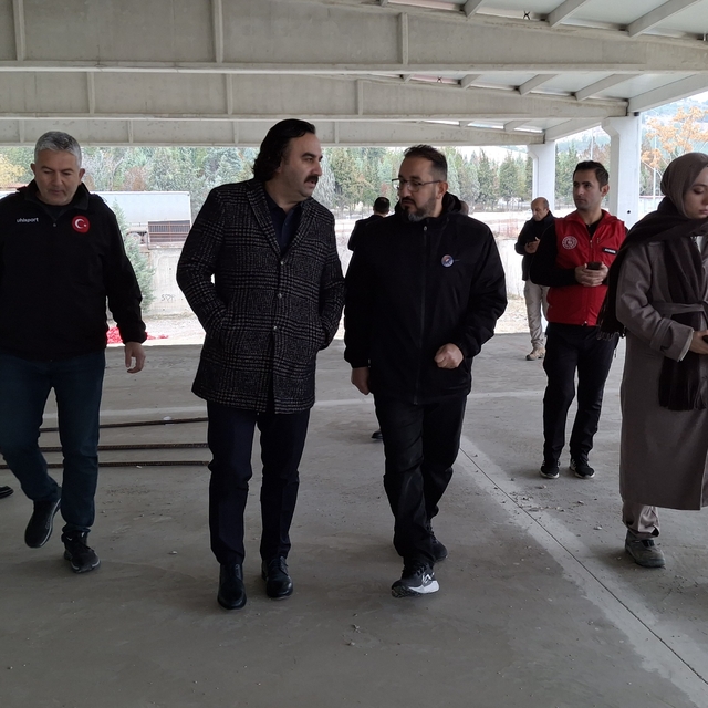 Beypazarı'nda yapımı süren spor tesisleri incelendi