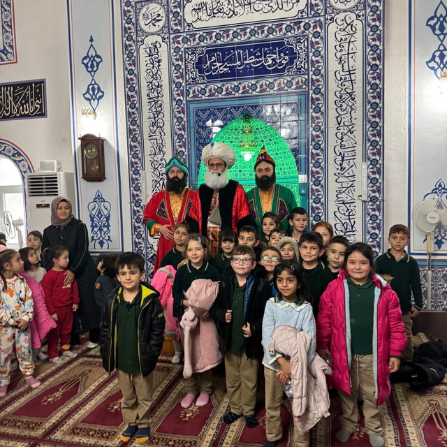 Mudurnu'da çocuklar camide tiyatro oyunu izledi