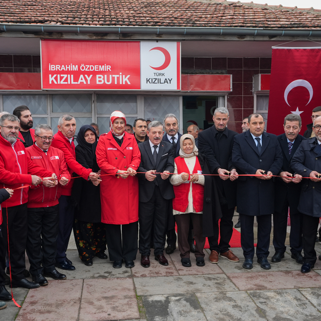 Türk Kızılay Elmadağ'da "İbrahim Özdemir Sevgi Butiği" açtı