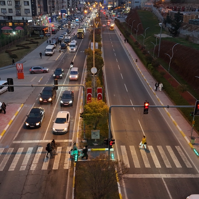 Mardin'de led ışıklı trafik lambalar takıldı