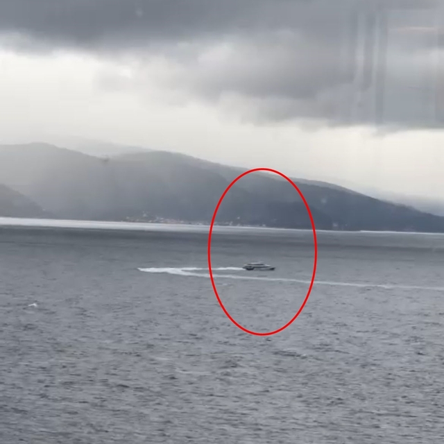 BUDO'nun 14 seferi iptal edildi; deniz otobüsünün dalgalarla mücadele ettiğ...