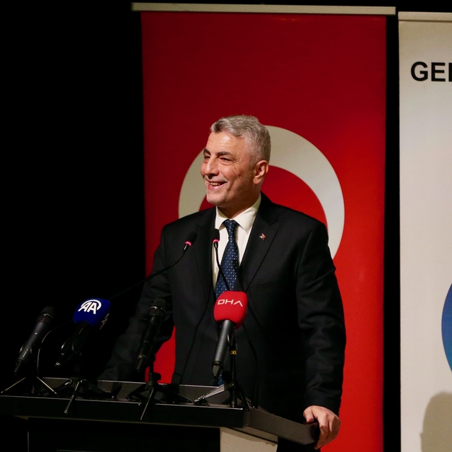 Ticaret Bakanı Bolat, Kocaeli'de iş dünyası buluşmasında konuştu: