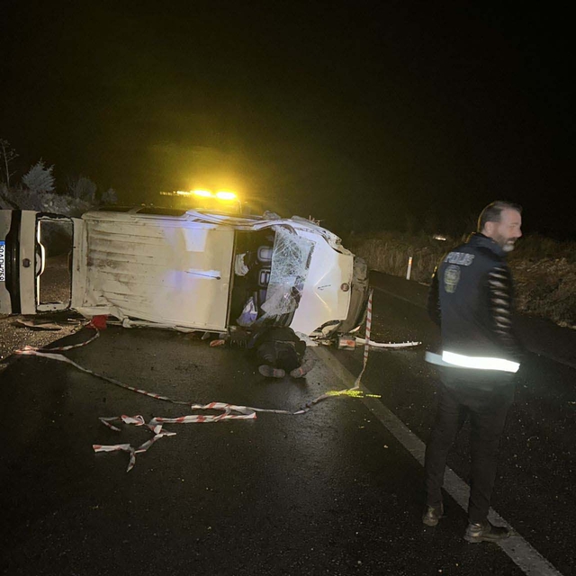 Nevşehir'de devrilen hafif ticari aracın sürücüsü öldü, 1 kişi yaralandı