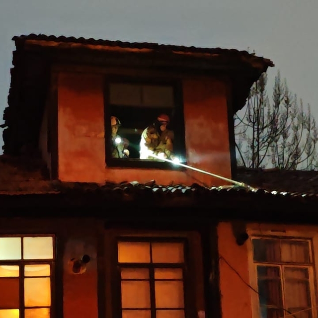 İnegöl'de ahşap evde çıkan yangın söndürüldü