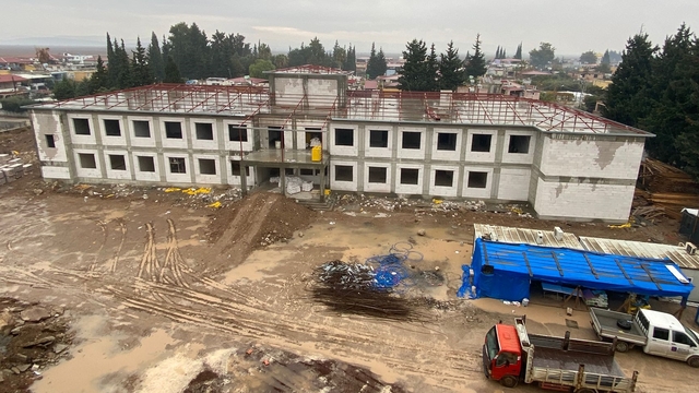 Kocaeli Büyükşehir Belediyesinin Hatay'da yaptırdığı okulun kaba inşaatında sona gelindi