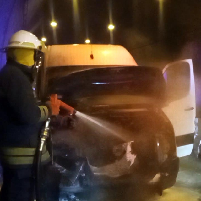 Bolu Dağı Tüneli'nde minibüs yandı