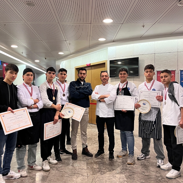 Yeniçağa'da aşçılık öğrencileri gastronomi festivalinden madalyayla döndü