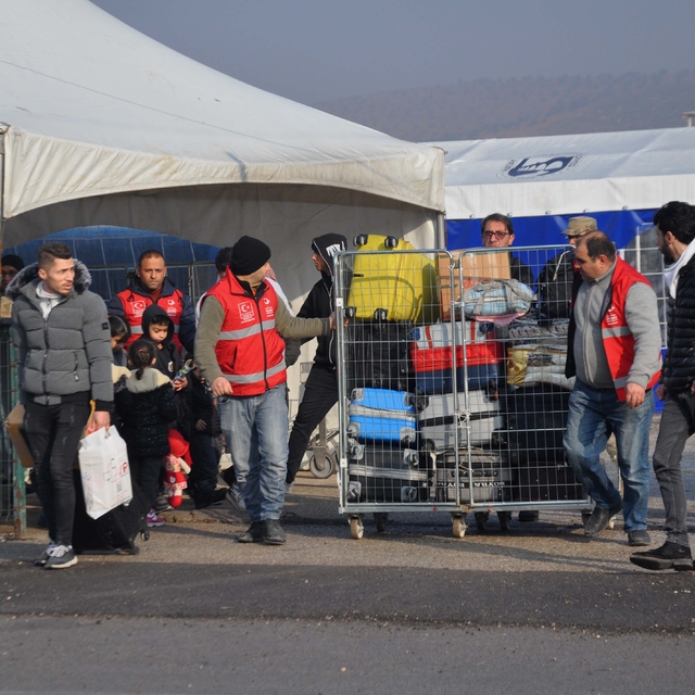 Suriyeliler Cilvegözü'nden ülkelerine dönüyor