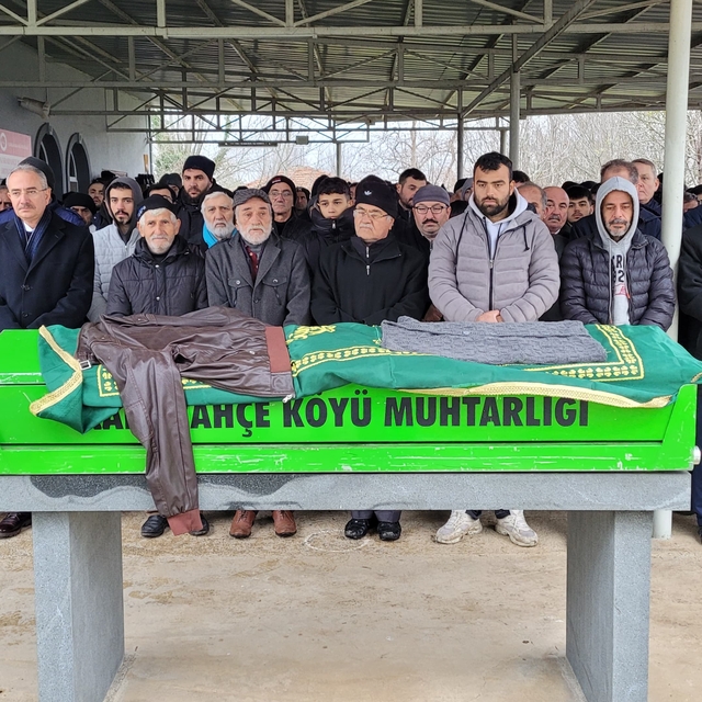 Samsun'da batan teknede yaşamını yitiren balıkçının cenazesi toprağa verild...