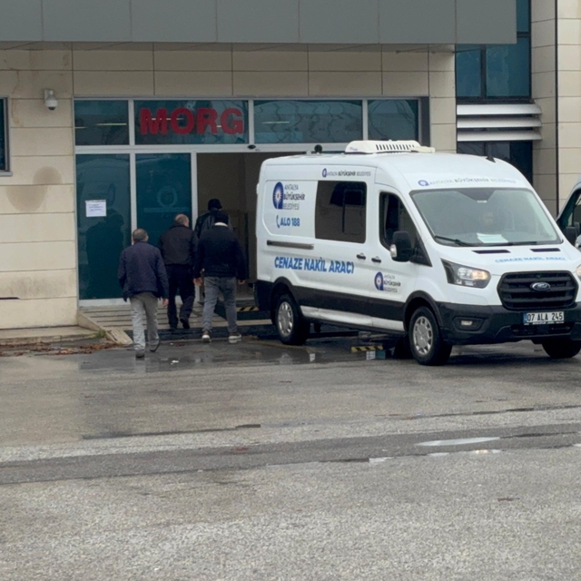 Antalya'da bıçaklı kavgada yaralanan kişi öldü