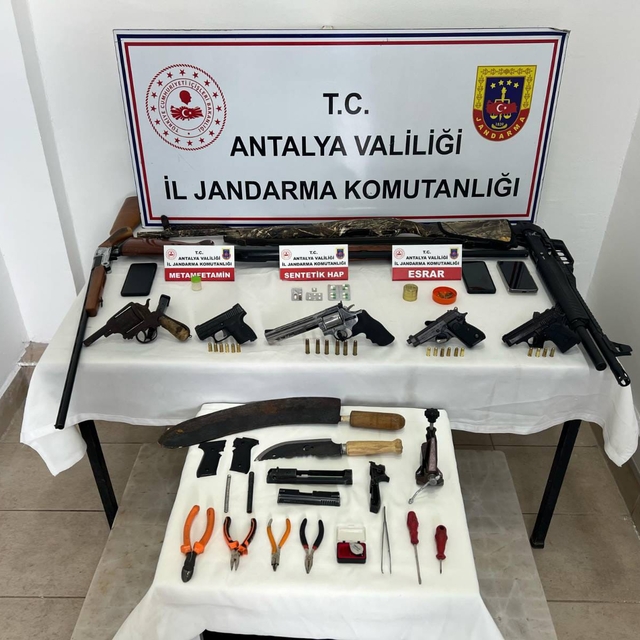 Kepez'de uyuşturucu ve ruhsatsız silah operasyonu