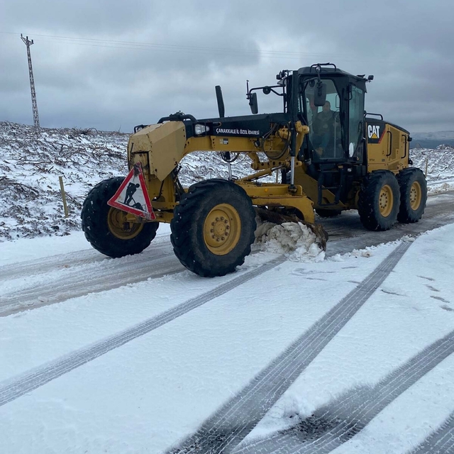 Çanakkale'nin yüksek kesimlerinde kar yağışı (2)