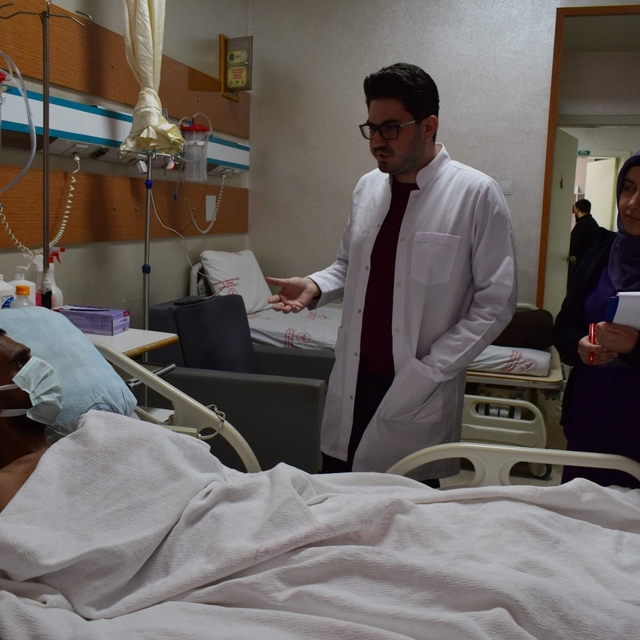 Bacağını makineye kaptıran Vedat, geçirdiği 12 ameliyatın ardından sağlığın...