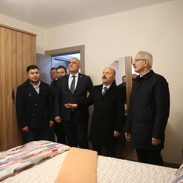 Ulaştırma ve Altyapı Bakanı Uraloğlu, Adıyaman'da kalıcı konut inşaat alanı...