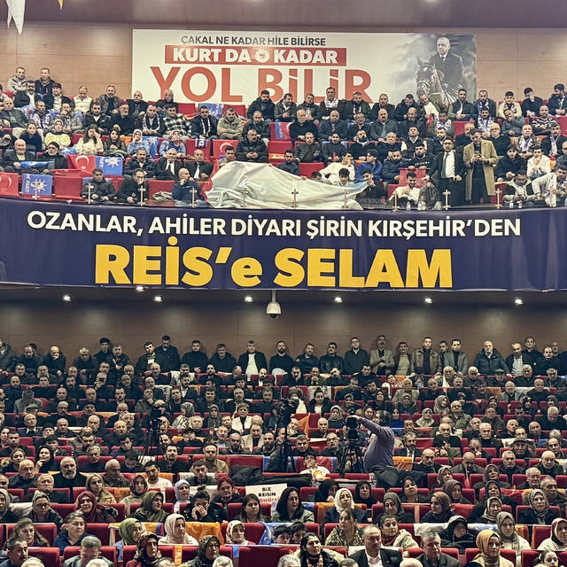 AK Parti Genel Başkan Yardımcısı Zeybekci, partisinin Kırşehir İl Kongresi'...