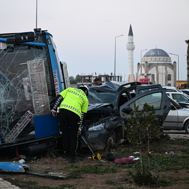 Adana'da cip ile halk otobüsünün çarpıştığı kazada 7 kişi yaralandı