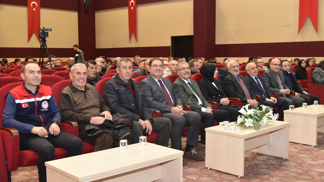 KMÜ'de 'Meyve bahçelerinde dengeli gübrelemenin ilkeleri' konulu panel düzenlendi