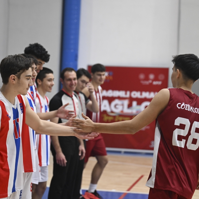 Tek Pota Lise 2024 turnuvasının şampiyonu Çözüm Koleji oldu