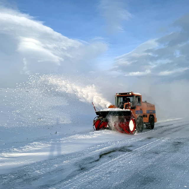 Ardahan'da kara yollarında karla mücadele çalışmaları başlatıldı
