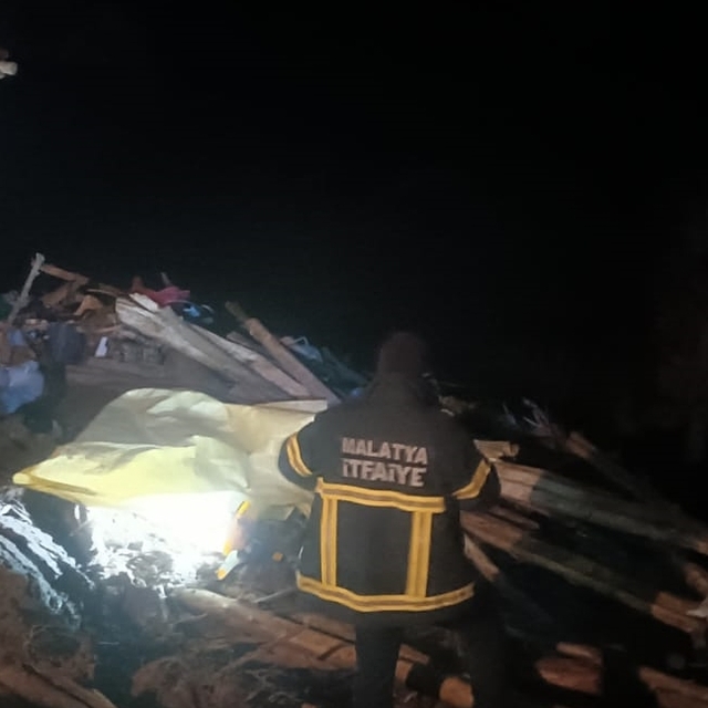 Malatya'da göçük altında ceset bulundu