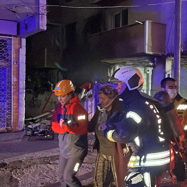 Kocaeli'de 4 katlı binada doğal gaz kaynaklı patlama; 13 yaralı