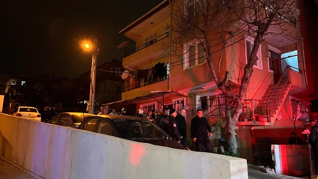 Kocaeli'de 4 katlı binada doğal gaz kaynaklı patlama; 14 yaralı (2)