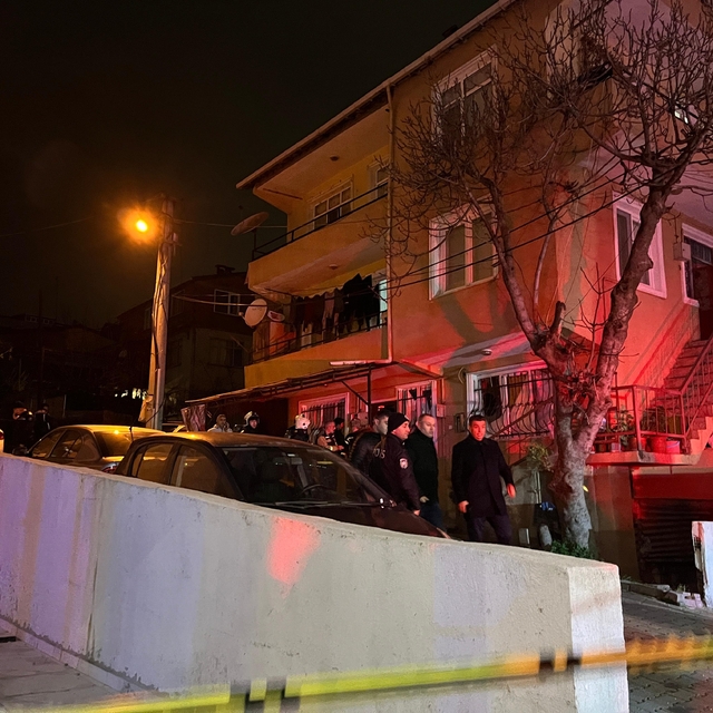 Kocaeli'de 4 katlı binada doğal gaz kaynaklı patlama; 14 yaralı (2)