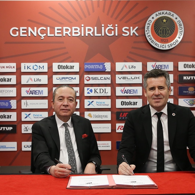 Gençlerbirliği, teknik direktör Hüseyin Eroğlu ile 1,5 yıllık mukavele imza...