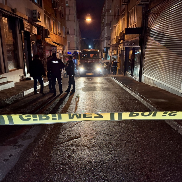 Samsun'da 4 katlı binada çıkan yangında 5 kişi dumandan etkilendi