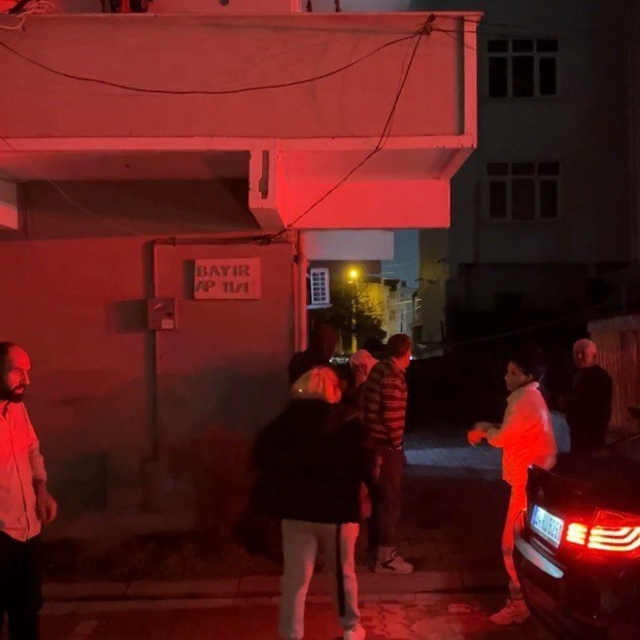 Kocaeli'de 4 katlı binada doğal gaz kaynaklı patlama; 14 yaralı (3)