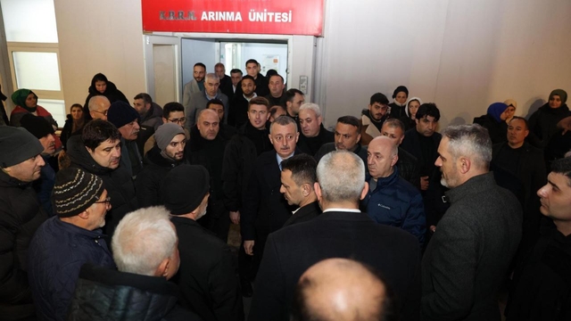 Kocaeli'de 4 katlı binada doğal gaz kaynaklı patlama; 14 yaralı (4)