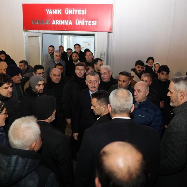 Kocaeli'de 4 katlı binada doğal gaz kaynaklı patlama; 14 yaralı (4)