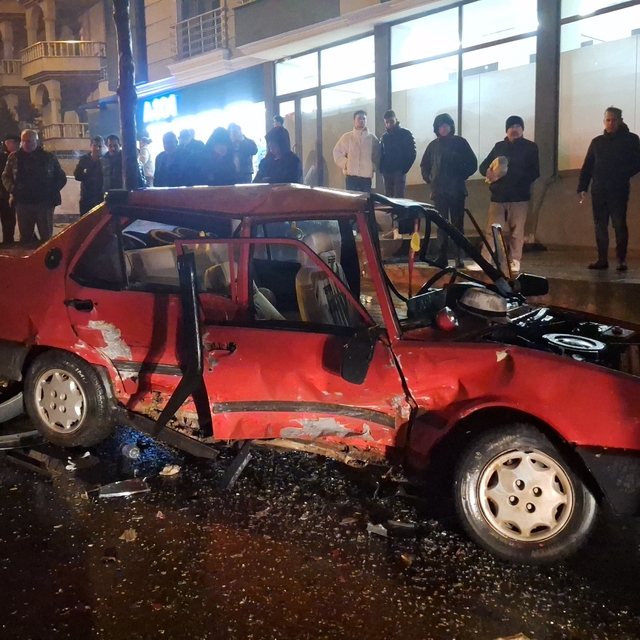 Samsun'da iki otomobilin çarpıştığı kazada 3 kişi yaralandı