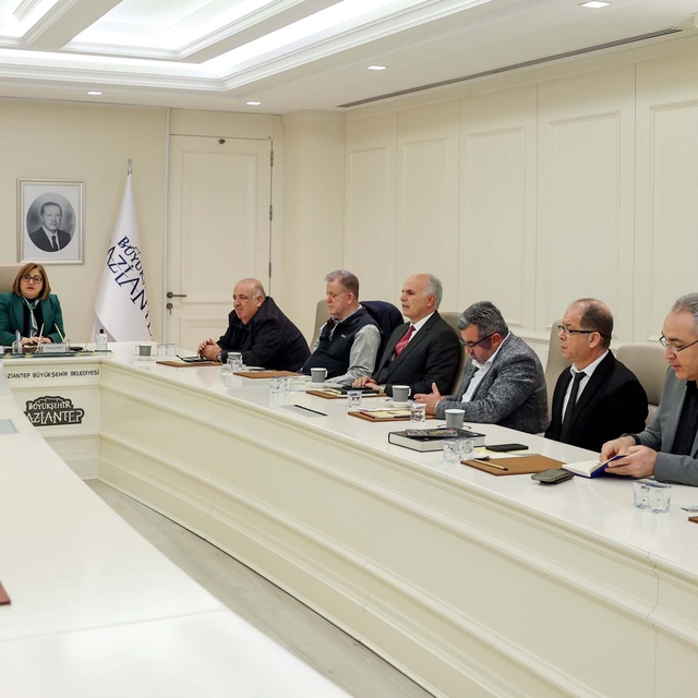 Şam ve Halep'teki camilerin halıları Gaziantep'ten gönderilecek