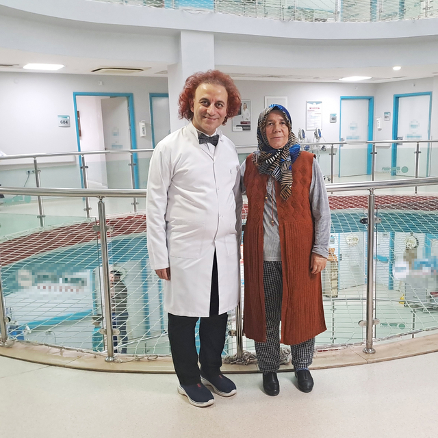 15 yıl çektiği boyun ağrısının nedeni, nadir görülen kemik uzaması çıktı