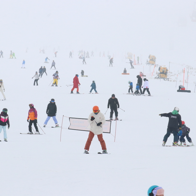 Erciyes Kayak Merkezi'nde hafta sonu yoğunluğu yaşandı