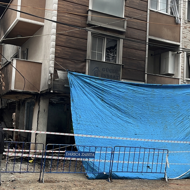 Doğal gaz kaynaklı patlamanın yaşandığı binadaki hasar, gün ağarınca ortaya...