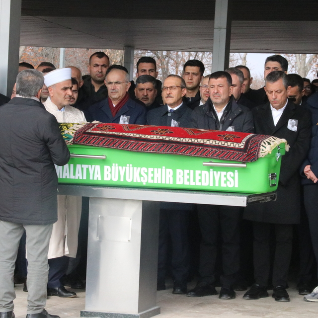 CHP Genel Başkanı Özel, Malatya Milletvekili Ağbaba'nın babasının cenaze tö...