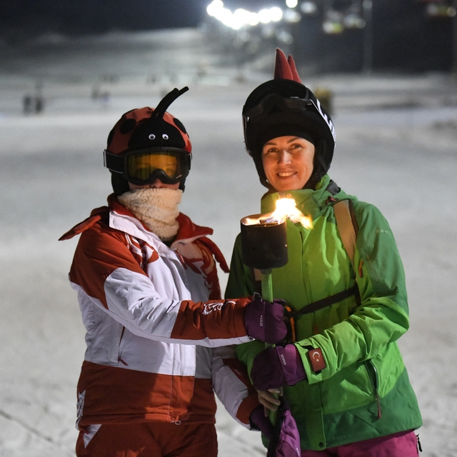 Erciyes'te meşaleli gece kayağı düzenlendi