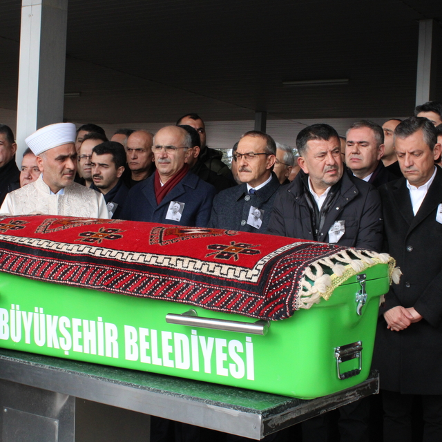 Özgür Özel, cenaze törenine katıldı