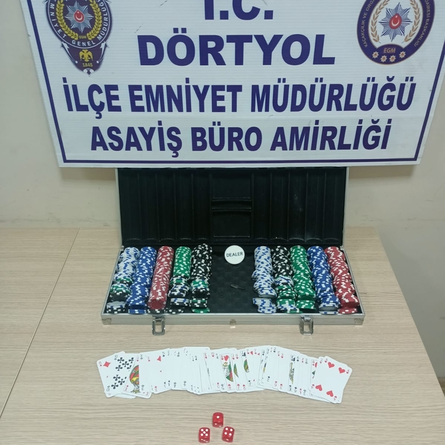 Dörtyol'da kumar oynayan 10 kişiye 64 bin 250 lira ceza kesildi