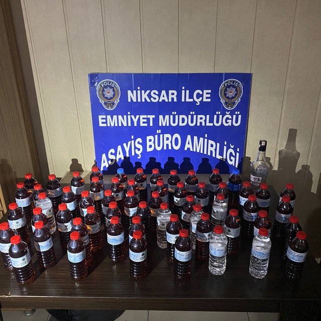 Tokat'ta 29,5 litre sahte içki ele geçirildi