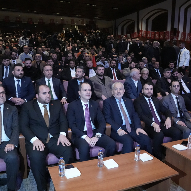 Yeniden Refah Partisi Genel Başkanı Erbakan, Diyarbakır'da temaslarda bulun...