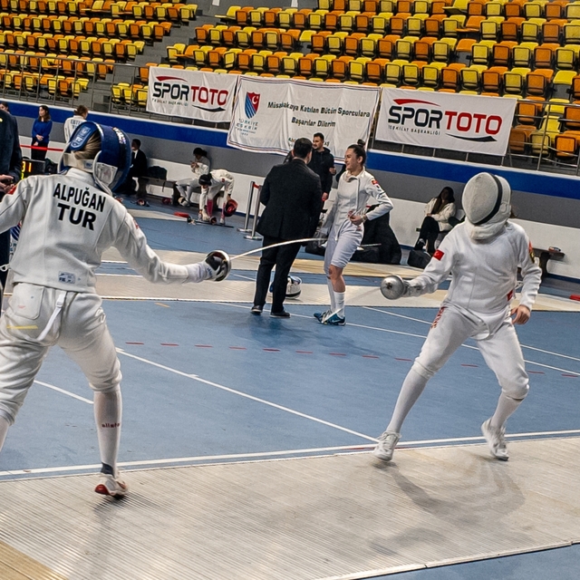 Türkiye Eskrim Büyükler Epe-Flöre ve Gençler Kılıç Şampiyonası, Ankara'da y...