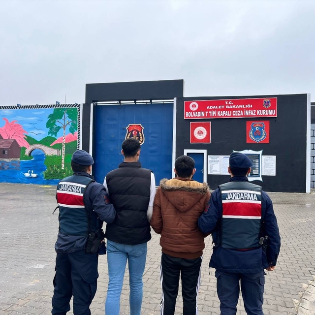 Afyonkarahisar'da aranan 2 firari hükümlü yakalandı