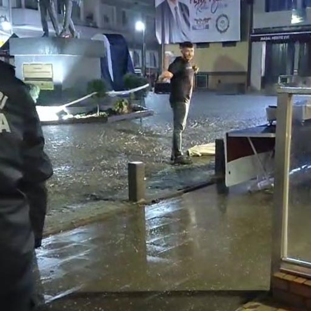 Eskişehir'de belediyenin yeni yıl etkinlik alanına zarar veren şüpheli göza...