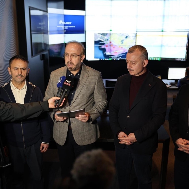 Doğal gaz kaynaklı patlamanın yaşandığı binadaki hasar, gün ağarınca ortaya...