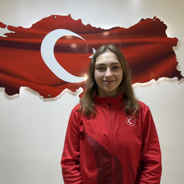 Kilo vermek için başladığı badmintonda zirveyi hedefliyor