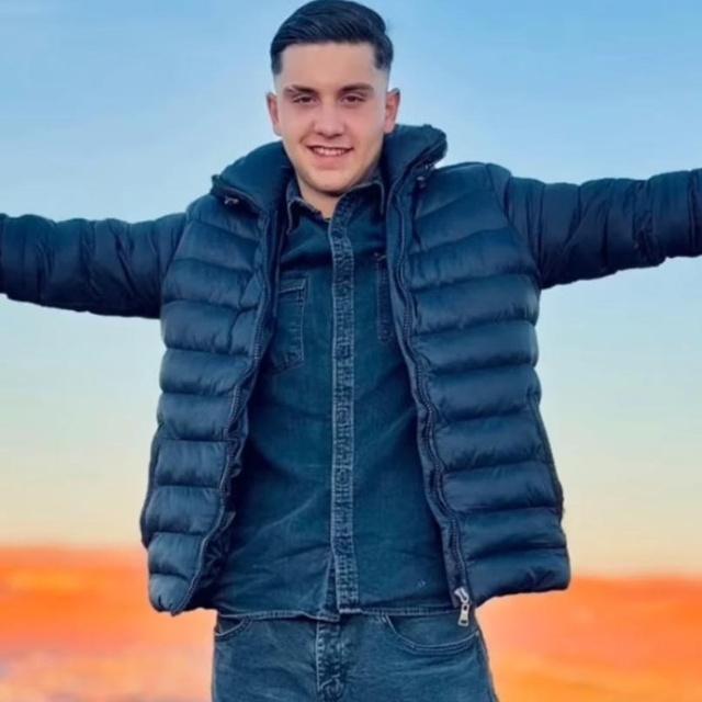 Köpeklerden kaçarken kullandığı motosiklet, kamyonete çarptı; kurtarılamadı