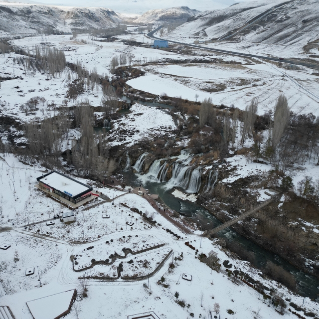 Bitlis ve Muş'ta 369 yerleşim yerinin yolu ulaşıma açıldı